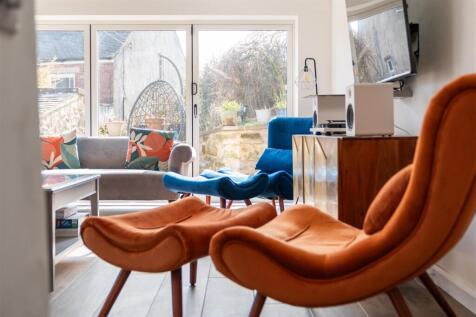 Living Room-4.jpg