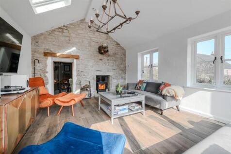 Living Room-3.jpg
