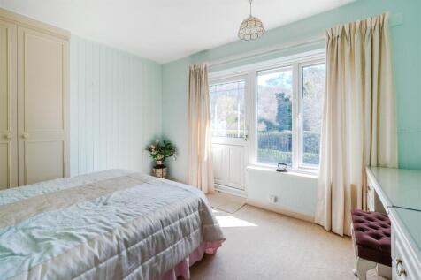 Bedroom 1.jpg