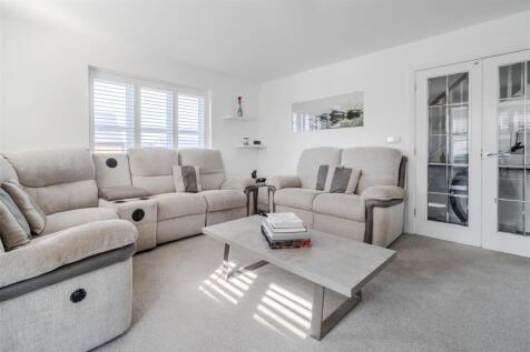 Living Room-2.jpg