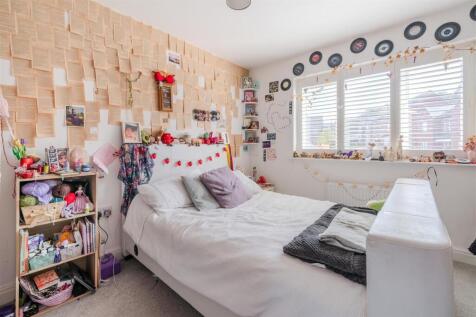Bedroom 1.jpg