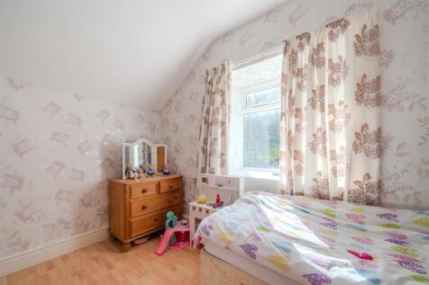 Bedroom 1-2.jpg