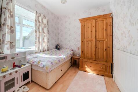 Bedroom 1.jpg