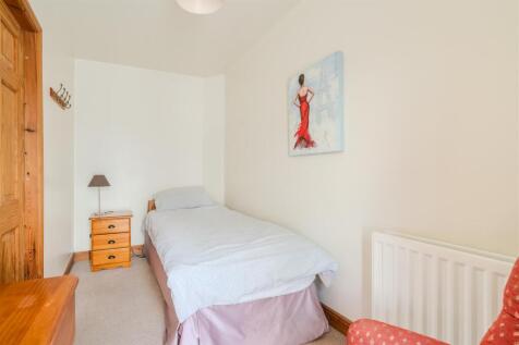 Holiday Let-6.jpg
