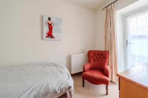 Holiday Let-5.jpg