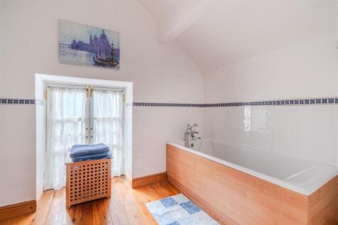 Holiday Let-3.jpg