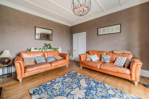 Living Room-3.jpg