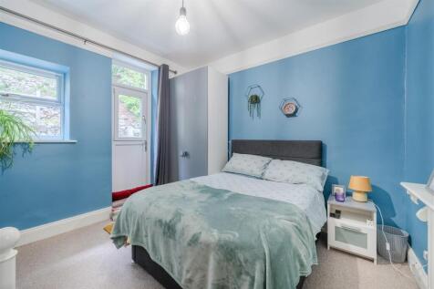 Bedroom 6.jpg