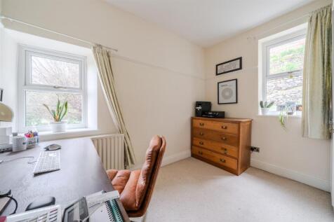 Bedroom 1.jpg