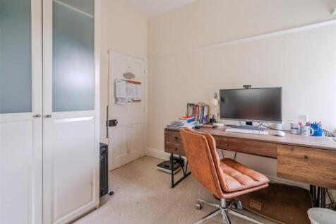 Bedroom 1-2.jpg