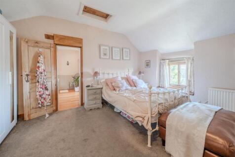Bedroom 1.jpg