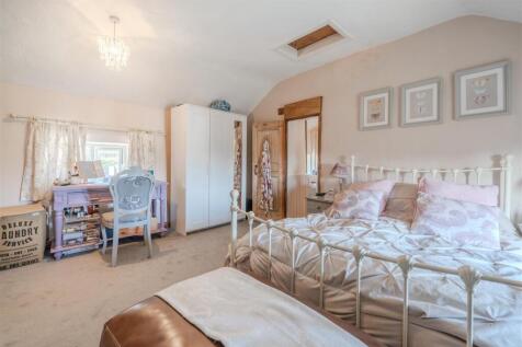 Bedroom 1-2.jpg