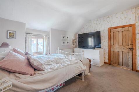 Bedroom 1-3.jpg