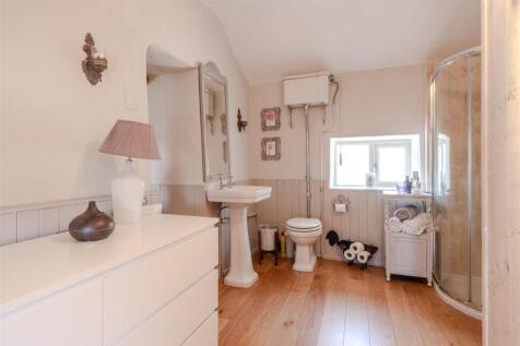 Bedroom 1-5.jpg