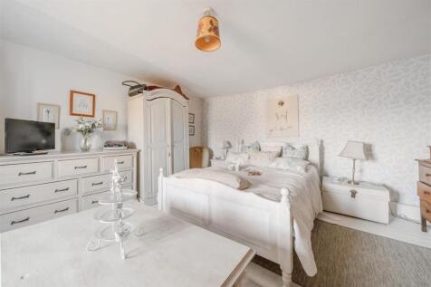 Bedroom 4-2.jpg