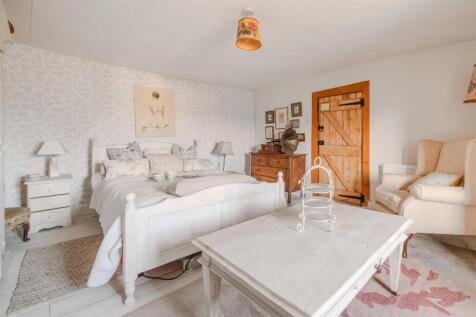 Bedroom 4-3.jpg