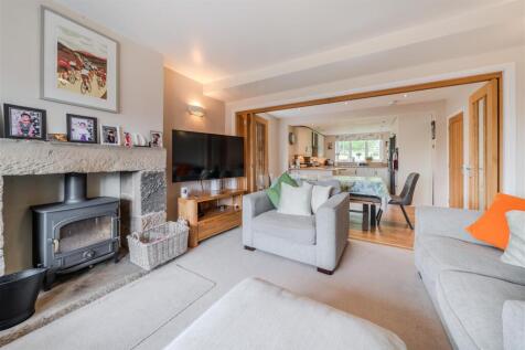 Living Room 2.jpg