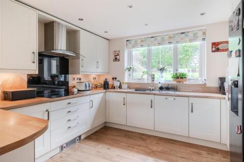 Kitchen 2.jpg