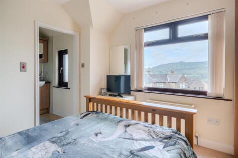 Bedroom1-3.jpg