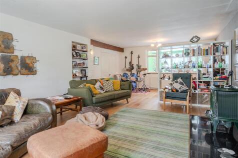 Living Room-3.jpg