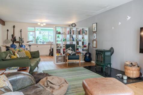 Living Room-4.jpg