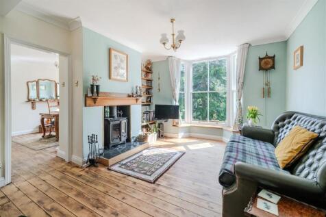 Living Room-4.jpg