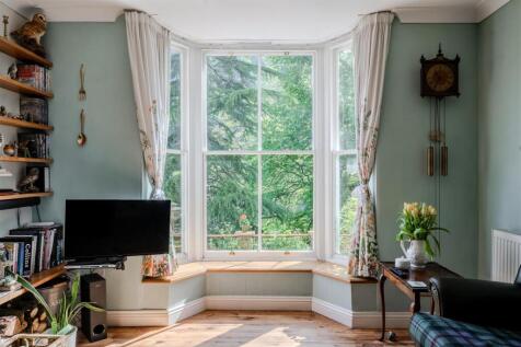 Living Room-5.jpg