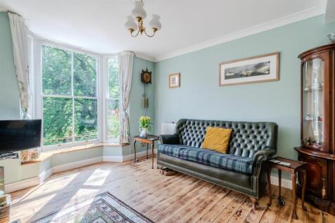 Living Room-3.jpg
