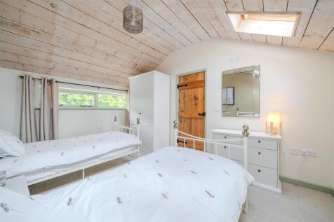 Bedroom1-2.jpg