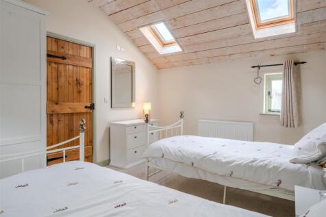 Bedroom1-3.jpg