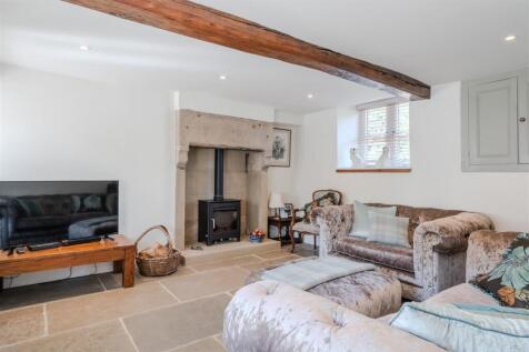 Living Room-3.jpg