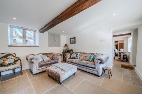 Living Room-4.jpg