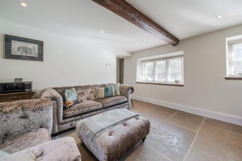 Living Room-5.jpg