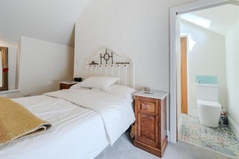 Bedroom1-4.jpg