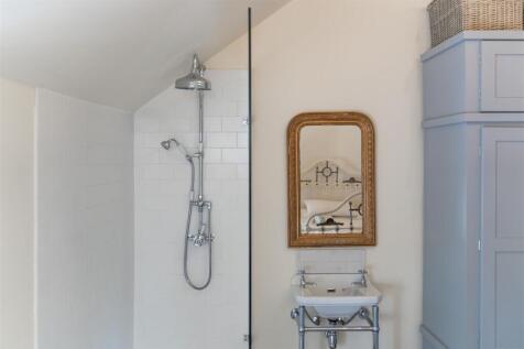 Bedroom1-5.jpg