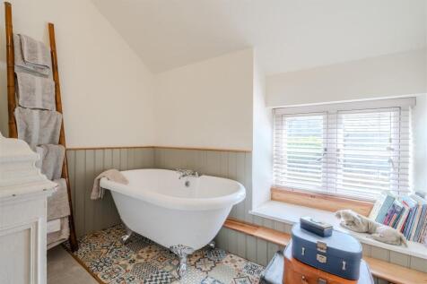 Bedroom2-2.jpg