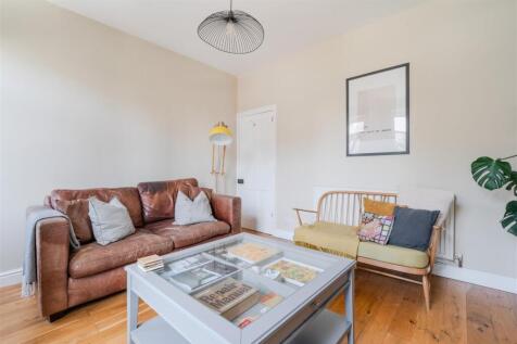 Living Room-6.jpg