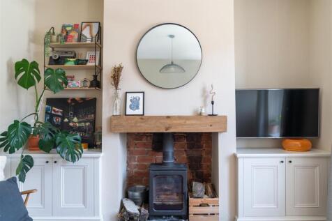 Living Room-4.jpg