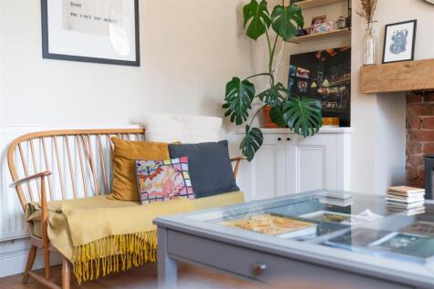 Living Room-2.jpg