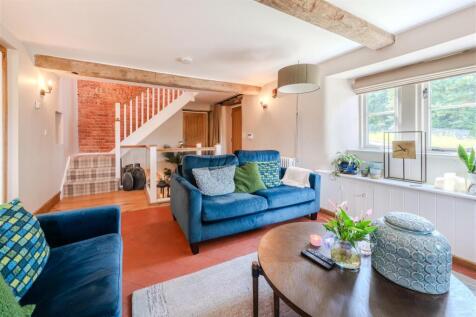 Living Room-6.jpg