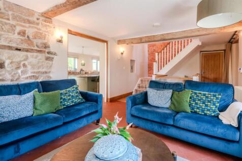 Living Room-7.jpg