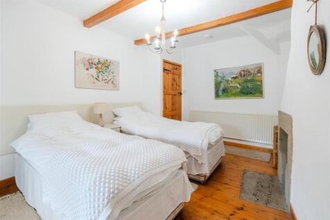 Bedroom 1-5.jpg