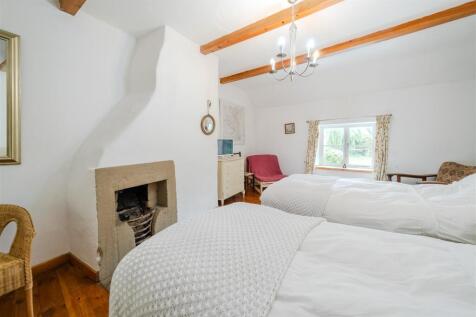 Bedroom 1-2.jpg
