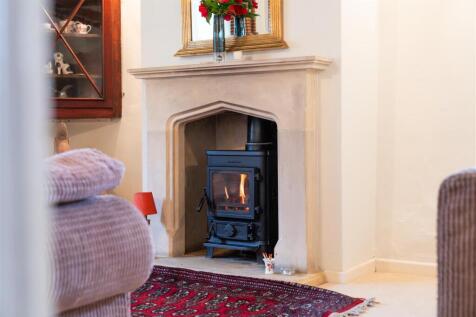 Living room-4.jpg