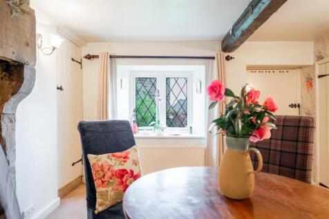 Dining room-3.jpg