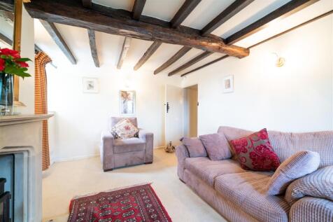 Living room-3.jpg