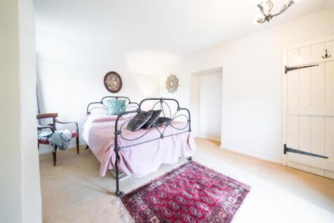 Bedroom 1-2.jpg