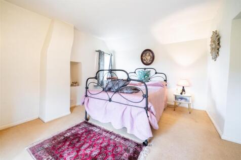 Bedroom 1.jpg