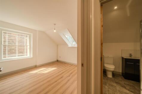 Apartment 6-122.jpg