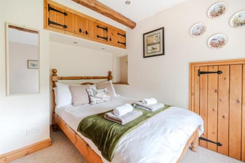Bedroom 1.jpg